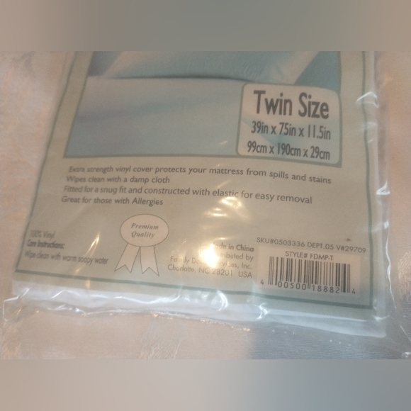 New Interiors Design Twin Fitted Extra Strength Vinyl Mattress Cover 39 x 75 In - Picture 4 of 5